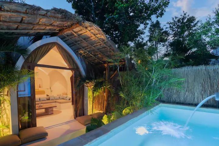 Suite with Private Pool,1558031158:JPEG